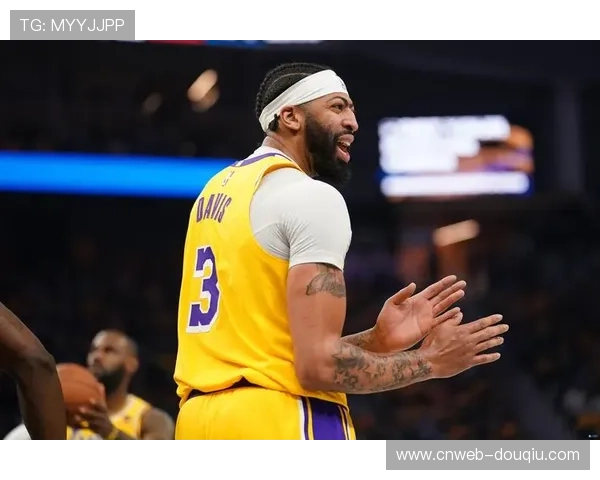 湖人队进攻过度依赖个人能力团队配合不足场均助攻仅二十一次隐患凸显 湖人队进攻过度依赖个人能力团队配合不足场均助攻仅二十一次隐患凸显