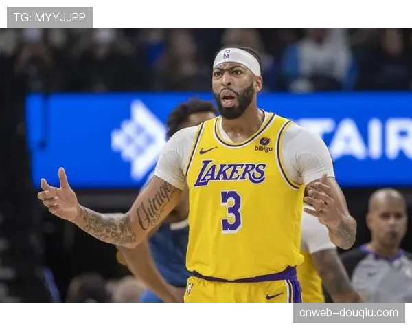 安东尼展现强大远射能力 本赛季多次禁区外破门