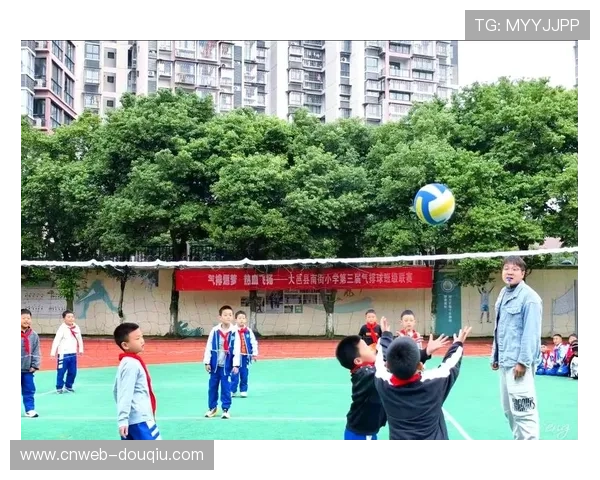 商洛中小学将气排球纳入体育课程,高年级开展班级联赛 商洛中小学将气排球纳入体育课程,高年级开展班级联赛