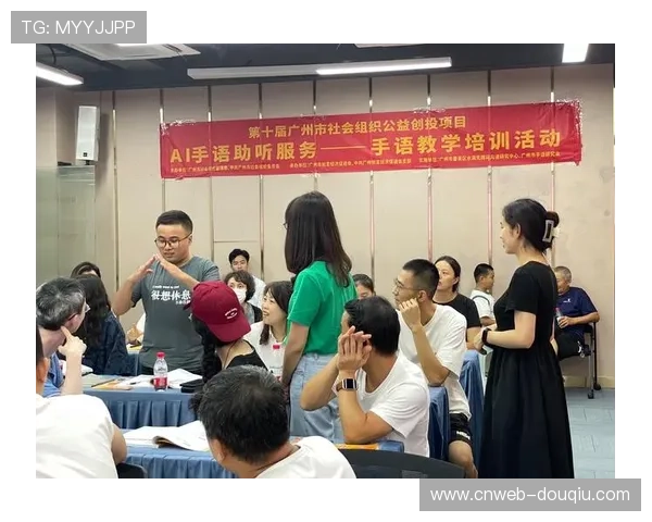 听障游泳俱乐部成立,手语教练创新教学方式